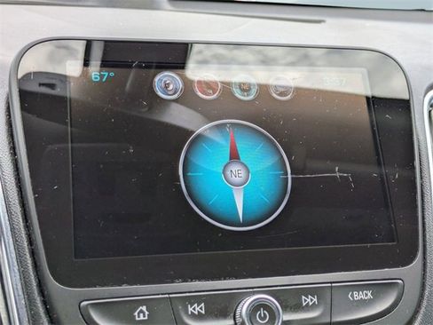 Used 2017 Chevrolet Malibu LT image 24