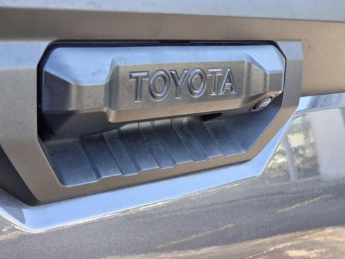 Used 2022 Toyota Tundra SR5 w/ SR5 Convenience Package RWD image 31