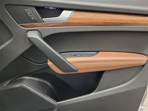 Used 2022 Audi Q5 2.0T Premium Plus w/ Premium Plus Package image 17