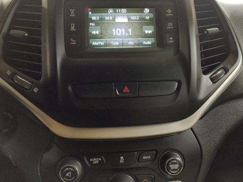 Used 2015 Jeep Cherokee Latitude FWD image 25