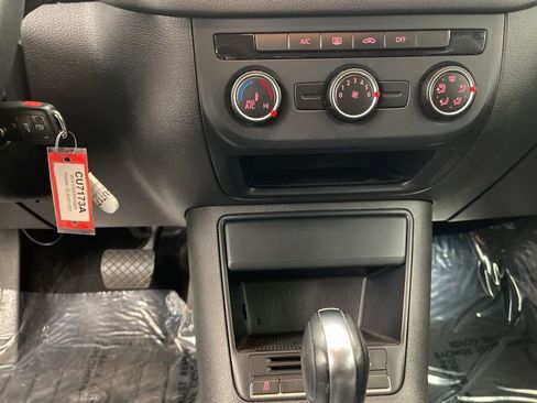 Used 2014 Volkswagen Tiguan S image 15