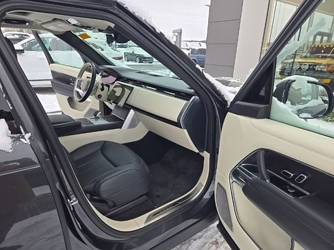 Used 2024 Land Rover Range Rover Long Wheelbase Autobiography image 20