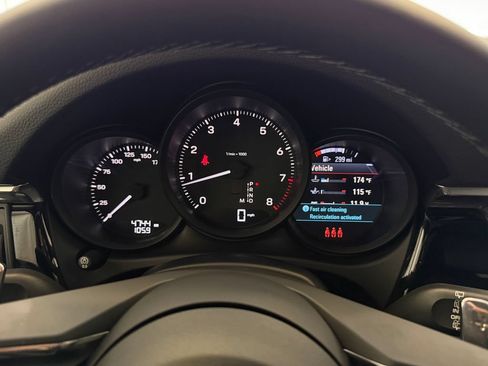 Certified 2026 Porsche Macan AWD/4WD image 21
