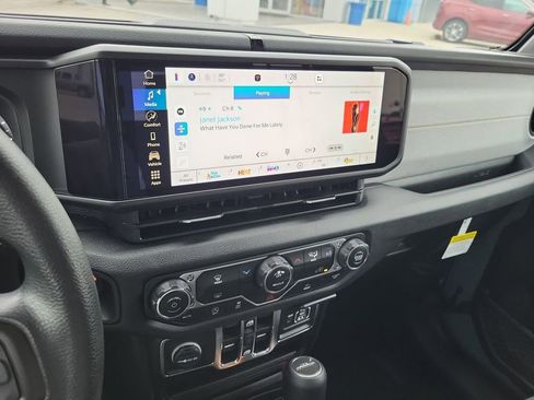 Used 2025 Jeep Gladiator Sport image 12