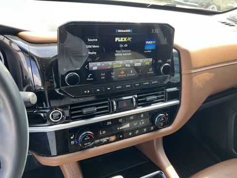 Used 2024 Nissan Pathfinder Platinum image 7