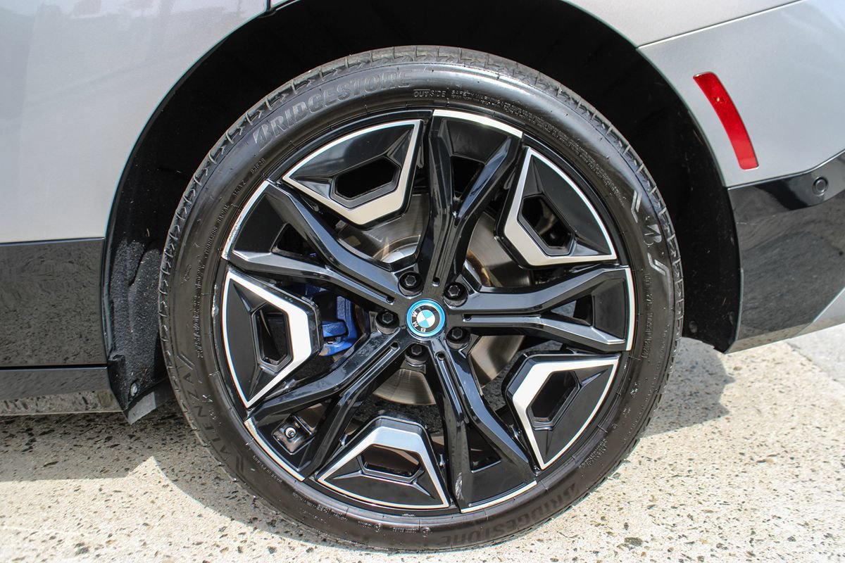 Used 2024 BMW iX xDrive50 w/ Sport Package AWD/4WD image 38