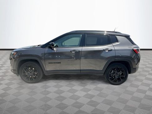 Used 2023 Jeep Compass Latitude w/ Sun and Sound Group AWD/4WD image 4