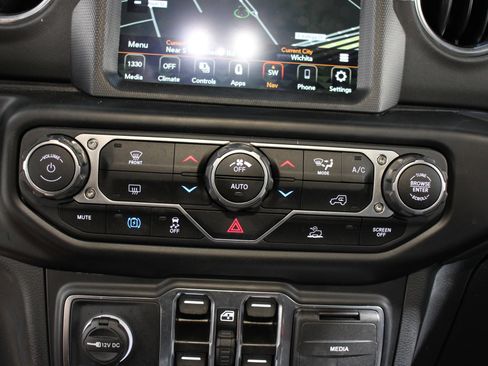 Used 2022 Jeep Wrangler Unlimited Sahara image 17