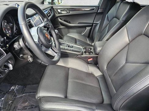 Used 2018 Porsche Macan AWD/4WD image 25