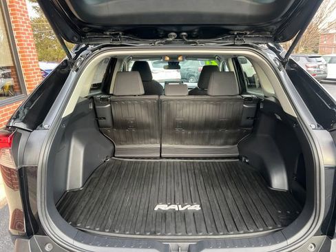 Used 2021 Toyota RAV4 LE image 14