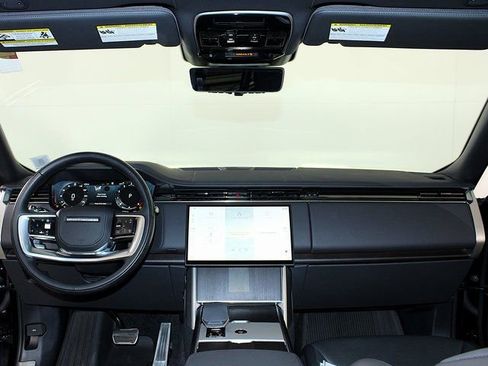 Used 2025 Land Rover Range Rover Autobiography image 13
