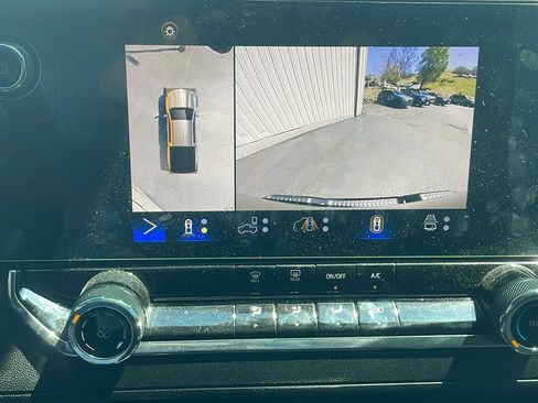 Used 2024 Chevrolet Colorado Trail Boss w/ Technology Package AWD/4WD image 13