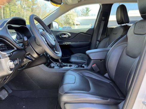 Used 2023 Jeep Cherokee Altitude Lux AWD/4WD image 3