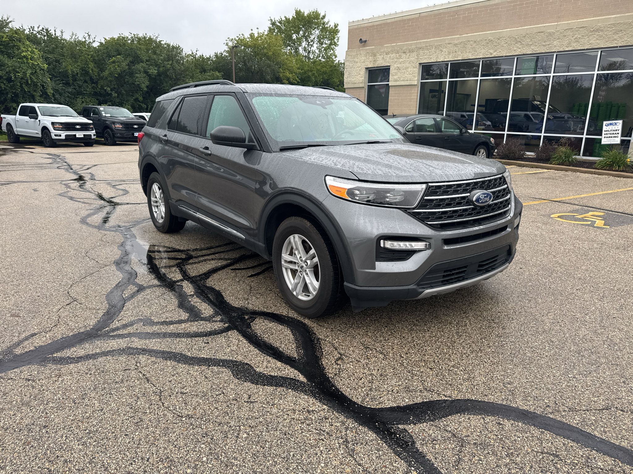 Used 2024 Ford Explorer XLT w/ Equipment Group 202A AWD/4WD image 3