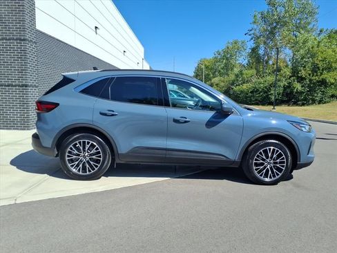 Used 2023 Ford Escape SE image 8