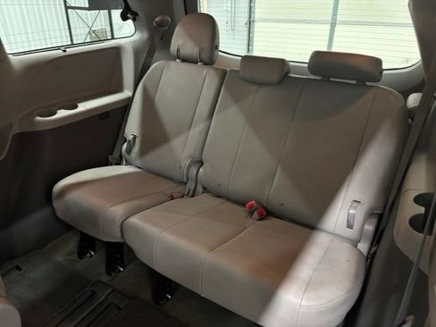 Used 2015 Toyota Sienna XLE w/ XLE Navigation Package FWD image 13