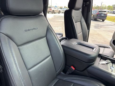 Used 2024 GMC Yukon Denali AWD/4WD image 32