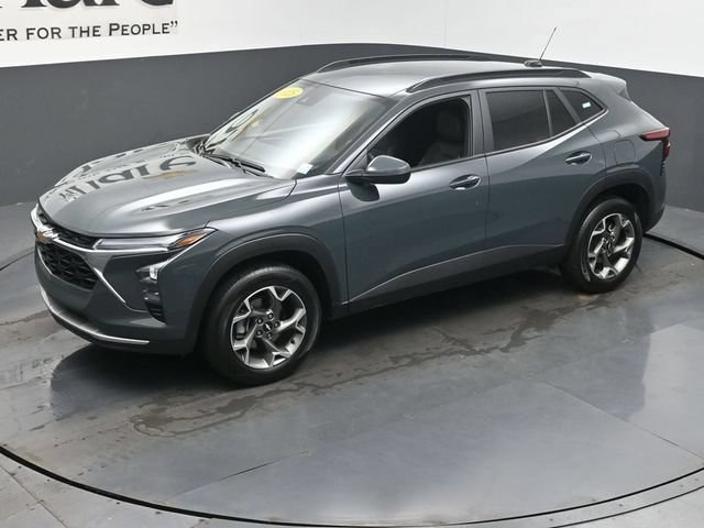 Used 2025 Chevrolet Trax LT FWD image 45