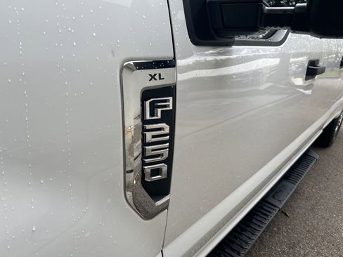 Used 2022 Ford F250 XL w/ Power Equipment Group image 14