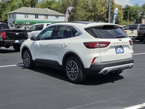 Used 2024 Ford Escape SE w/ PHEV Premium Package FWD image 7