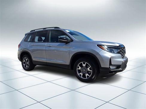 Certified 2023 Honda Passport TrailSport image 2