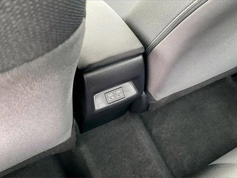 Used 2025 Toyota Corolla LE image 34