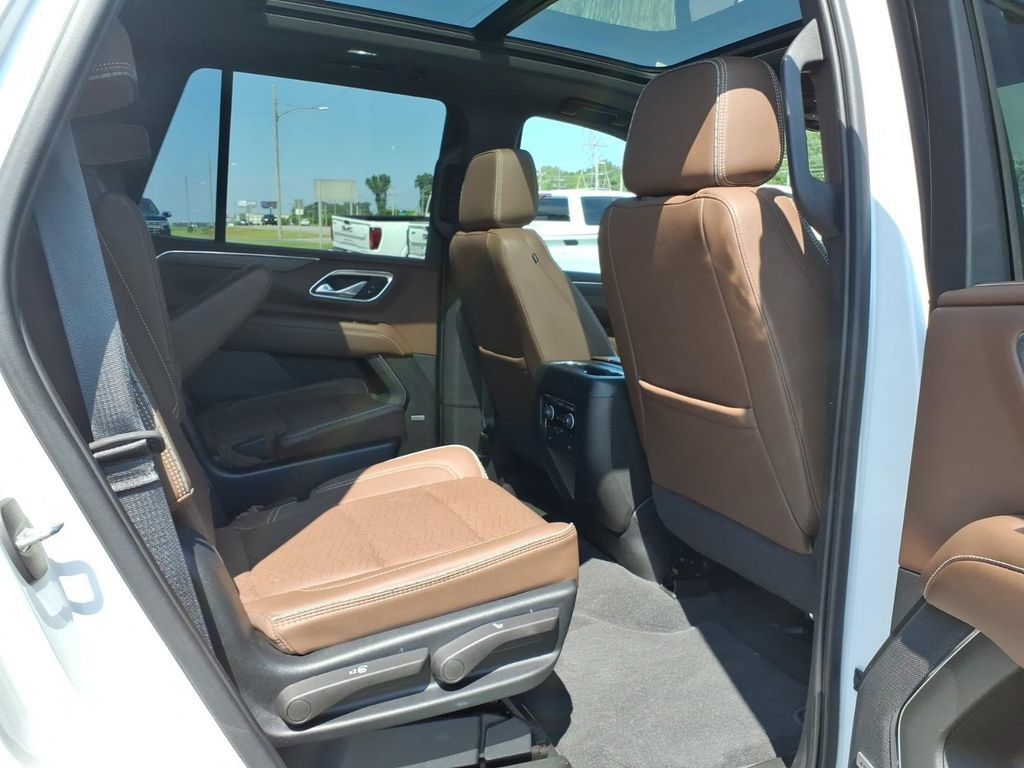 Used 2023 Chevrolet Tahoe High Country AWD/4WD image 13