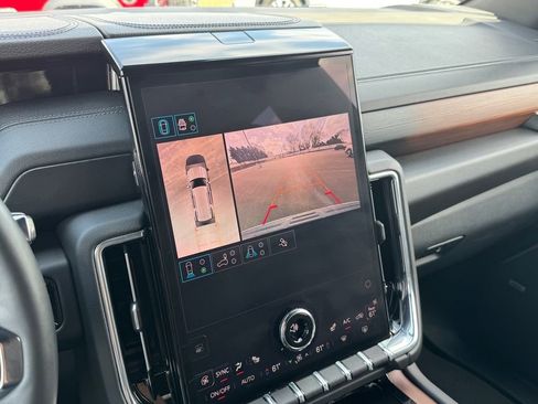 Used 2025 GMC Yukon Denali AWD/4WD image 25