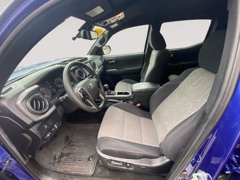 Used 2023 Toyota Tacoma TRD Off-Road w/ Technology Package AWD/4WD image 9