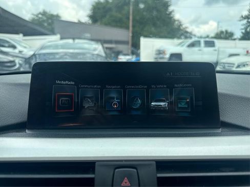 Used 2017 BMW 320i Sedan RWD image 11