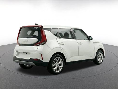 Used 2025 Kia Soul LX w/ LX Technology Package FWD image 7