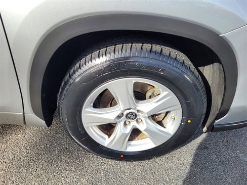 Certified 2024 Toyota Highlander LE image 15