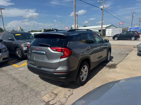 Used 2020 GMC Terrain SLE w/ Driver Convenience Package FWD image 4