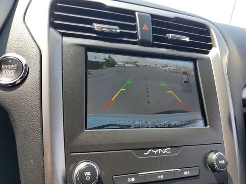 Used 2020 Ford Fusion SE image 21