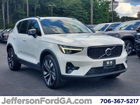 Used 2023 Volvo XC40 B5 Plus w/ Protection Package Premier image 1