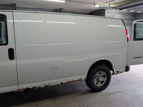 Used 2007 Chevrolet Express 1500 RWD image 21