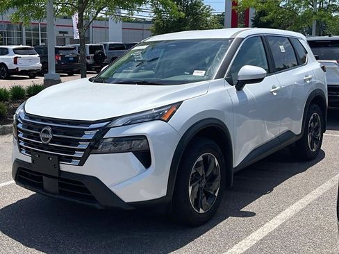 Used 2025 Nissan Rogue SV AWD/4WD image 3