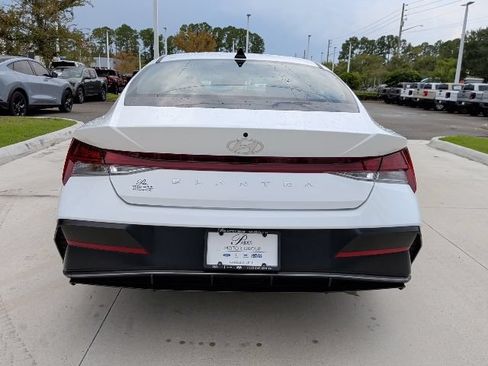 Certified 2025 Hyundai Elantra SEL FWD image 13