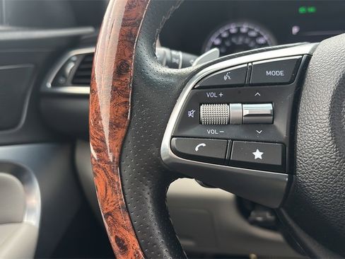 Used 2023 Genesis G70 2.0T image 27