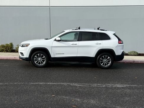 Used 2019 Jeep Cherokee Latitude Plus w/ Cold Weather Group image 2
