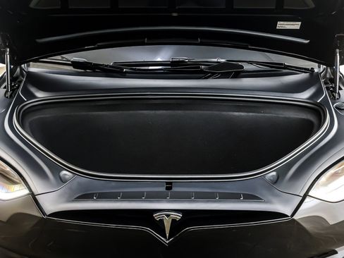 Used 2024 Tesla Model X image 11