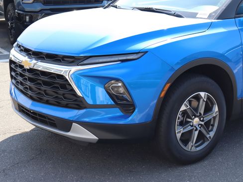 Used 2026 Chevrolet Blazer LT w/ Convenience Package FWD image 18