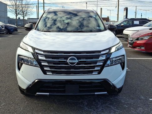 Used 2024 Nissan Rogue Platinum w/ Platinum Premium Package image 2