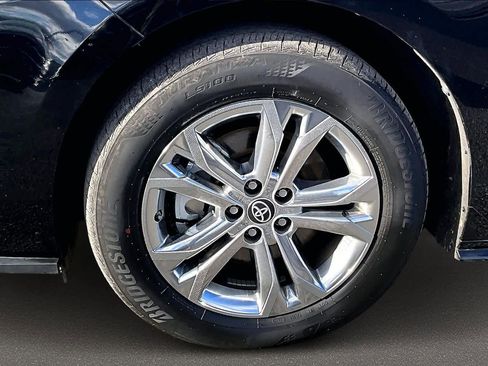 Used 2022 Toyota Sienna XSE image 8