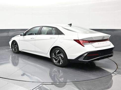Used 2024 Hyundai Elantra Limited FWD image 3