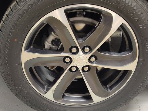 Used 2021 Buick Enclave Essence w/ Sport Touring Edition FWD image 31