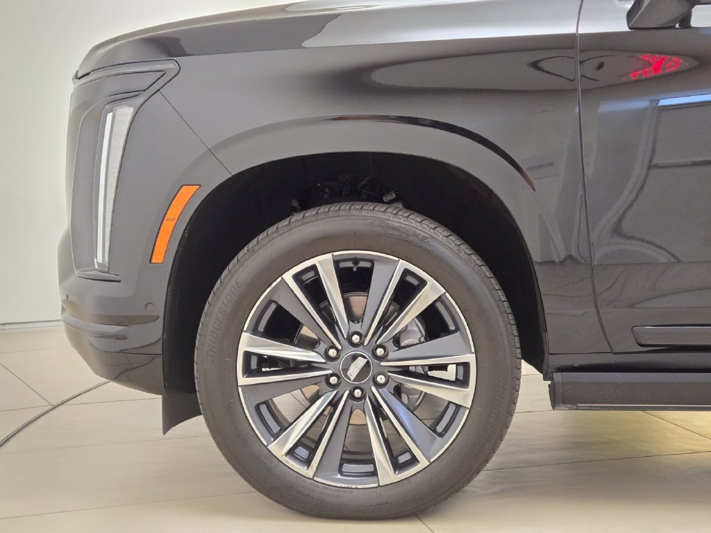 Used 2025 Cadillac Escalade ESV Sport AWD/4WD image 13