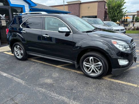 Used 2017 Chevrolet Equinox Premier w/ Enhanced Convenience Package FWD image 3