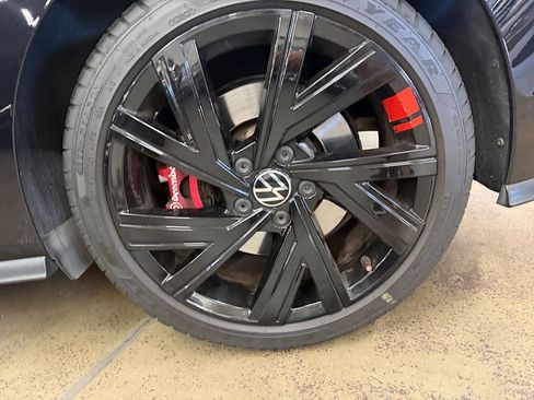 Used 2022 Volkswagen GTI SE FWD image 9