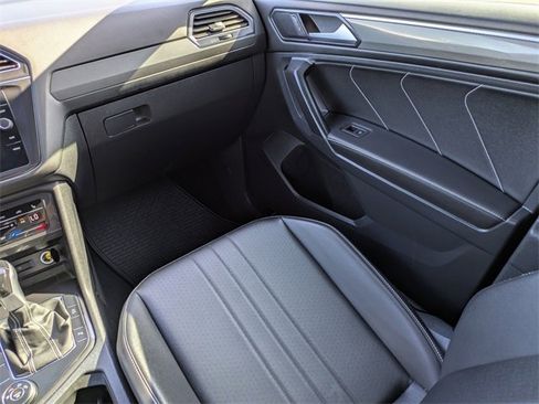 Used 2022 Volkswagen Tiguan SE R-Line image 20